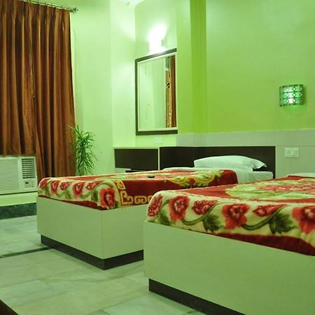 Hotel Kiran Palace Варанаси Экстерьер фото