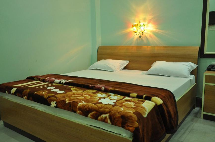 Hotel Kiran Palace Варанаси Номер фото
