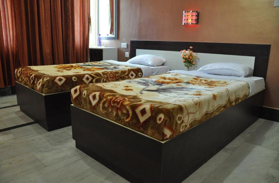 Hotel Kiran Palace Варанаси Номер фото