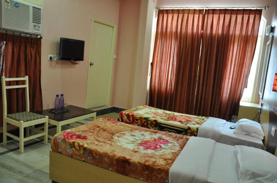 Hotel Kiran Palace Варанаси Номер фото