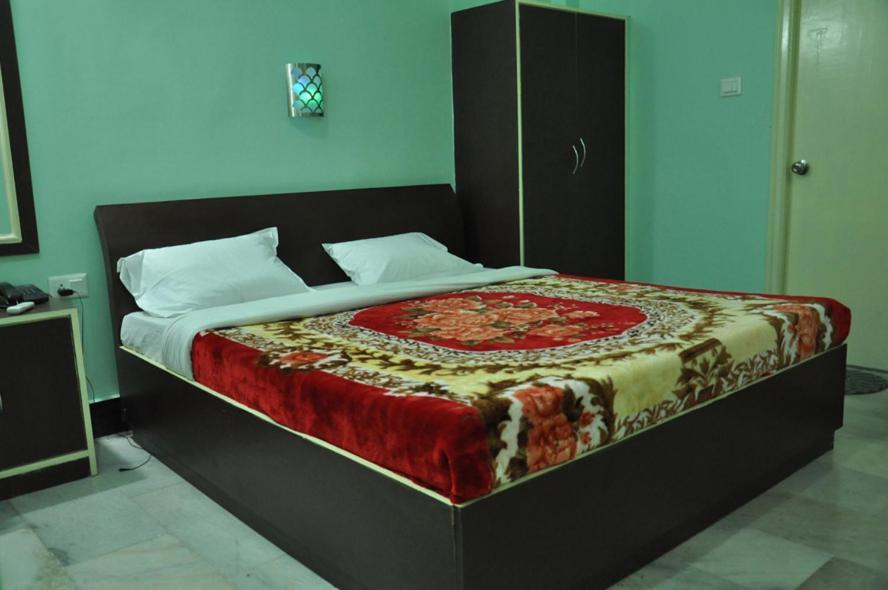 Hotel Kiran Palace Варанаси Номер фото
