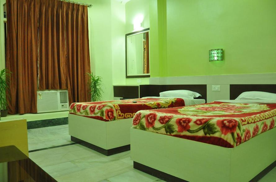 Hotel Kiran Palace Варанаси Экстерьер фото